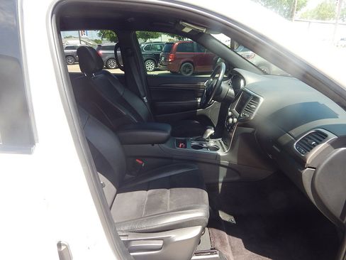 Used 2018 Jeep Grand Cherokee Altitude image 19