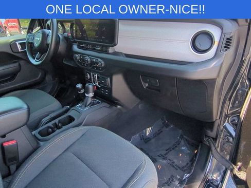 Used 2024 Jeep Gladiator Sport AWD/4WD image 34