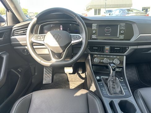 Used 2024 Volkswagen Jetta SE w/ Panoramic Sunroof Package FWD image 15