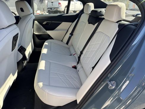 New 2026 BMW i5 eDrive40 w/ Premium Package image 12