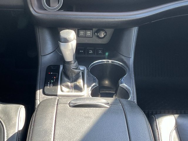 Used 2018 Toyota Highlander XLE AWD/4WD image 17