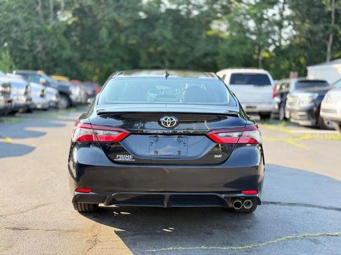 Used 2022 Toyota Camry SE FWD image 5