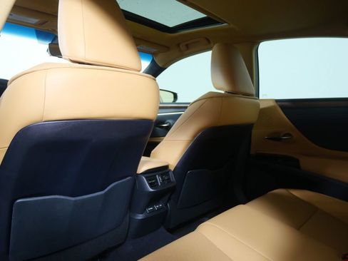 Used 2024 Lexus ES 350 w/ Premium Package image 16