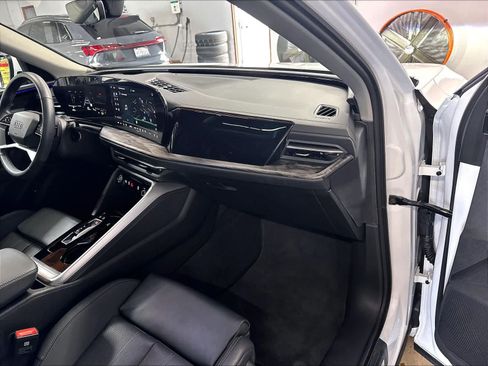 Used 2025 Audi Q5 Premium w/ Premium Plus AWD/4WD image 17