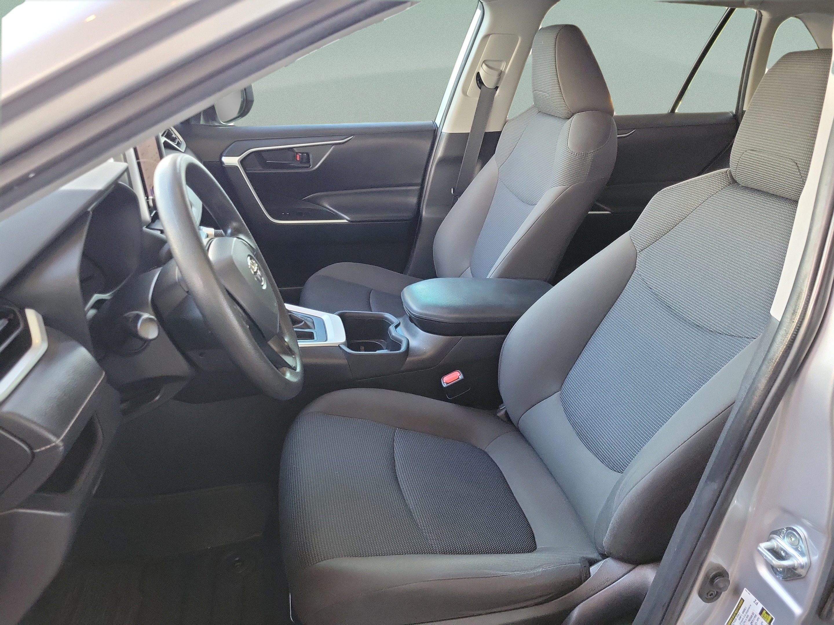 Used 2023 Toyota RAV4 LE FWD image 10