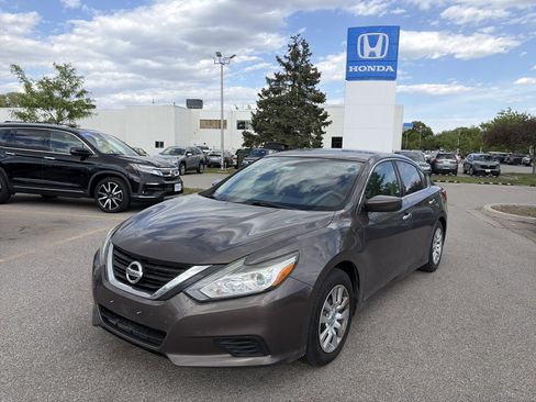 Used 2017 Nissan Altima 2.5 S w/ Power Driver Seat Package FWD image 1