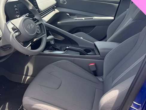 Certified 2025 Hyundai Elantra SE FWD image 16