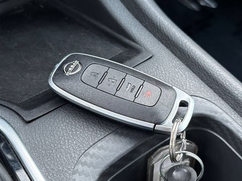 Used 2025 Nissan Sentra SV FWD image 17