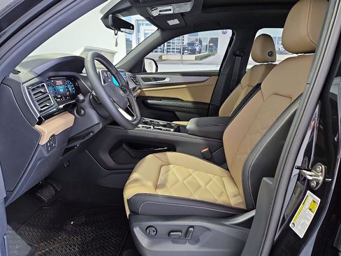 New 2026 Volkswagen Atlas Cross Sport SE FWD image 17