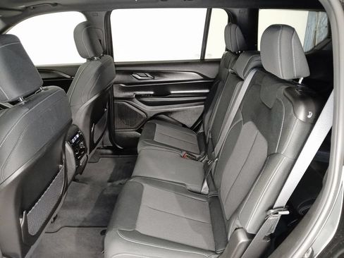 Used 2025 Jeep Grand Cherokee L Laredo AWD/4WD image 12