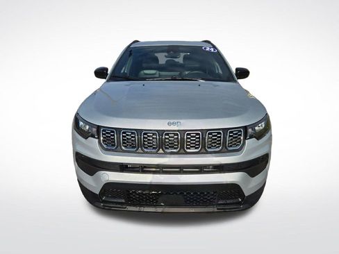 Used 2024 Jeep Compass Latitude AWD/4WD image 8