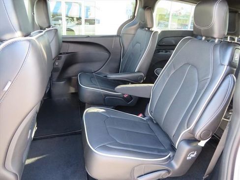 New 2026 Chrysler Pacifica Limited w/ S Appearance Package image 31