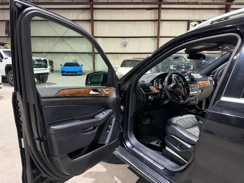 Used 2018 Mercedes-Benz GLS 450 4MATIC w/ Premium Package image 11