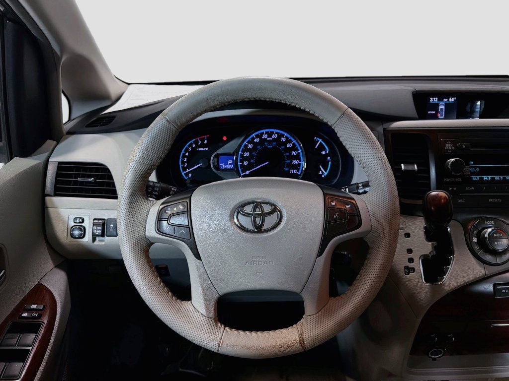 Used 2014 Toyota Sienna XLE FWD image 19