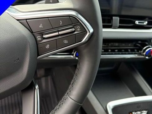 New 2026 Chevrolet Equinox LT w/ Convenience Package II FWD image 13