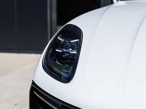 Certified 2026 Porsche Macan AWD/4WD image 17