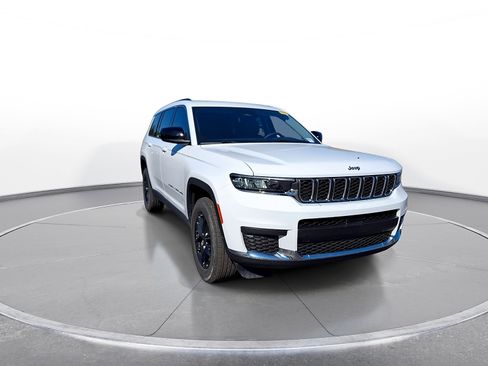 Used 2023 Jeep Grand Cherokee L Laredo AWD/4WD image 3