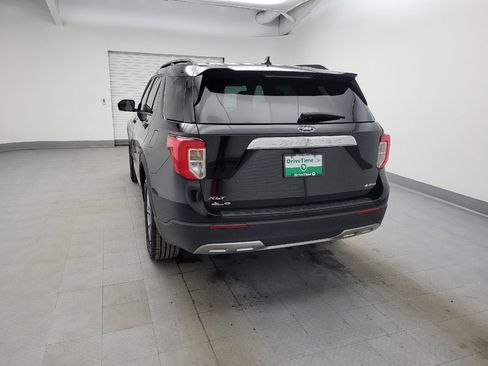 Used 2022 Ford Explorer XLT w/ Equipment Group 202A image 6