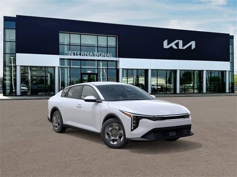 New 2026 Kia K4 LX image 8