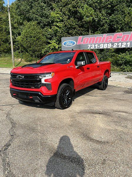 Used 2024 Chevrolet Silverado 1500 LT Trail Boss w/ Convenience Package II AWD/4WD image 3