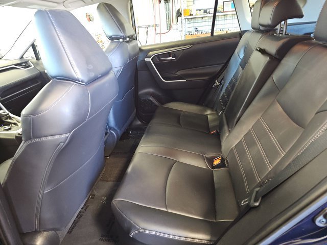 Used 2021 Toyota RAV4 XLE Premium AWD/4WD image 32