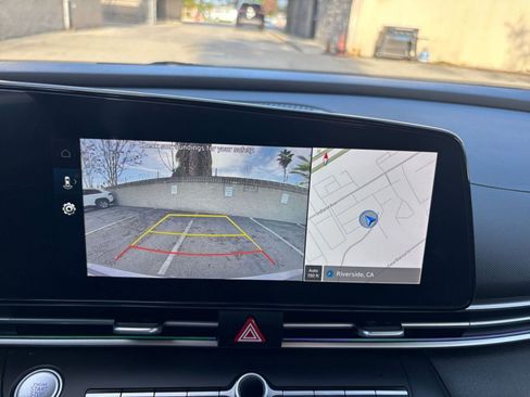 Used 2025 Hyundai Elantra Limited image 17