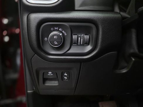 Used 2019 RAM 1500 Laramie AWD/4WD image 33