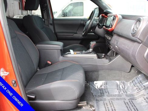 Used 2017 Toyota Tacoma TRD Sport w/ Tow Package (A/T) image 17