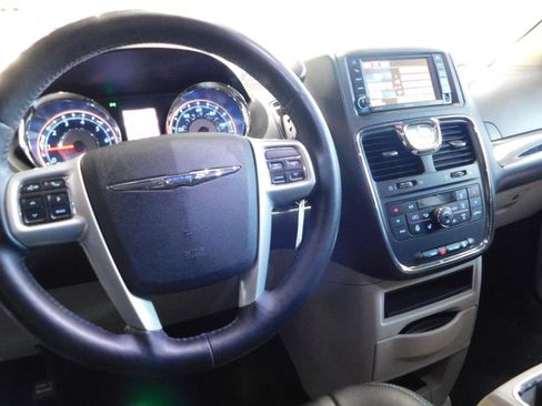 Used 2013 Chrysler Town & Country Touring-L w/ Driver Convenience Group FWD image 3
