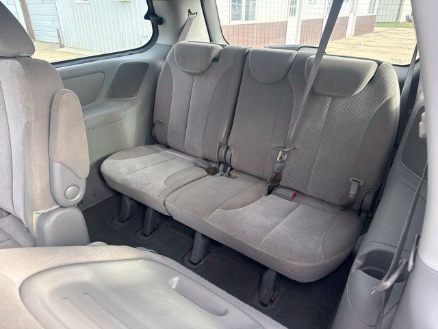 Used 2011 Kia Sedona LX FWD image 6