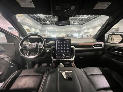 Used 2025 GMC Yukon XL Denali AWD/4WD image 12
