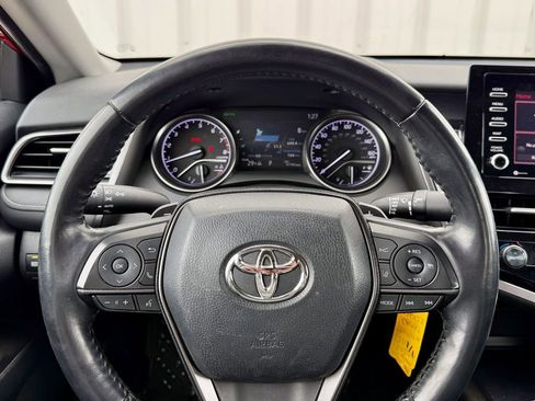 Used 2021 Toyota Camry SE w/ Cold Weather Package image 19