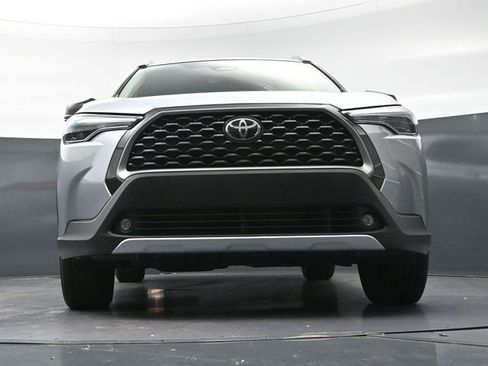 Used 2025 Toyota Corolla Cross XLE FWD image 31