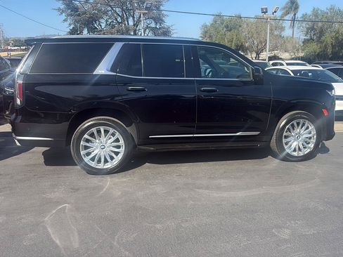Used 2024 Cadillac Escalade Premium Luxury AWD/4WD image 3