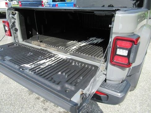 Used 2023 Jeep Gladiator Overland w/ LED Lighting Group AWD/4WD image 35