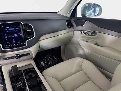 Used 2025 Volvo XC90 B6 Plus w/ Protection Package Premier AWD/4WD image 26