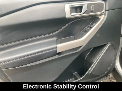 Used 2023 Ford Explorer XLT w/ Equipment Group 202A image 13