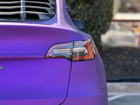 Used 2022 Tesla Model Y Long Range image 16