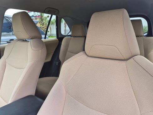 Used 2019 Toyota RAV4 LE FWD image 4