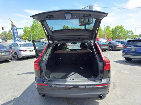 Used 2018 Volvo XC60 T5 Momentum w/ Vision Package AWD/4WD image 17