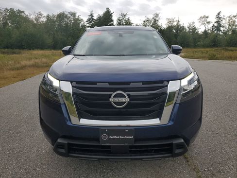 Certified 2024 Nissan Pathfinder SV image 2