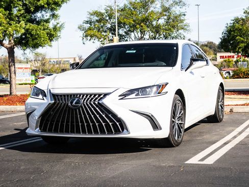 Used 2025 Lexus ES 300h w/ Premium Package image 3