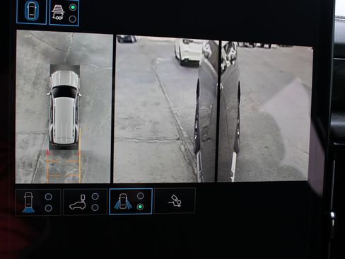 Used 2025 GMC Yukon AT4 w/ LPO, Floor Liner Package image 34