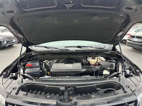 Used 2024 Chevrolet Suburban LT image 25