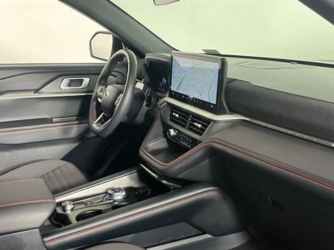 Used 2025 Ford Explorer ST-Line w/ ST-Line Street Pack image 34