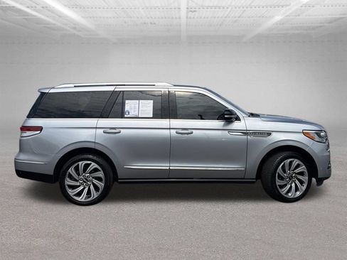 Used 2022 Lincoln Navigator Reserve AWD/4WD image 11