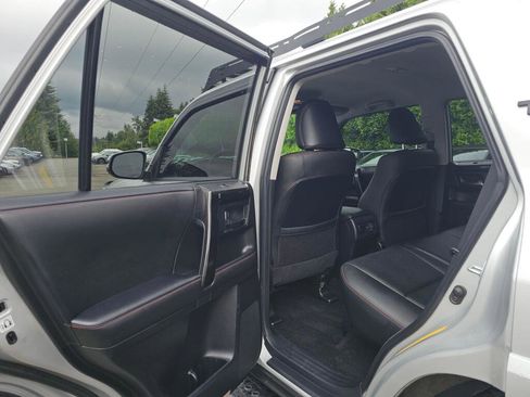 Used 2020 Toyota 4Runner TRD Off-Road Premium AWD/4WD image 18