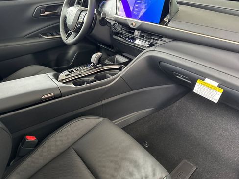 New 2025 Toyota Crown Signia image 18