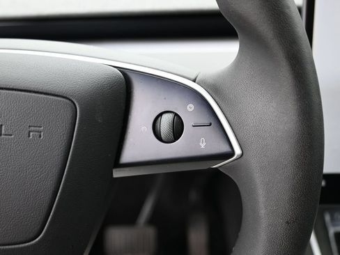 Used 2026 Tesla Model Y Long Range RWD image 20