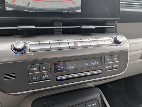 Used 2024 Hyundai Kona SEL w/ Convenience Package FWD image 17